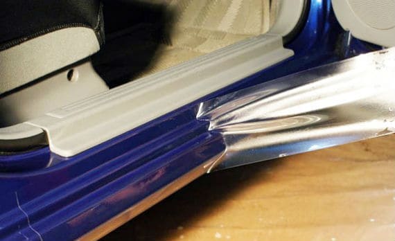 оклейка порогов бронепленкой