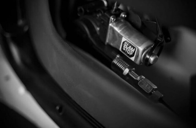 Установка автоматических доводчиков дверей