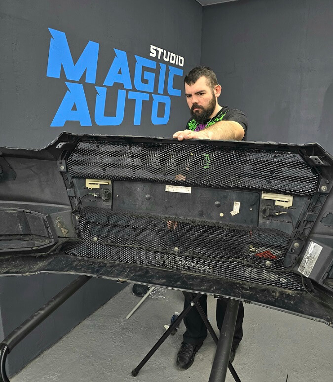 Встановлення захисної сітки під решітку радіатора